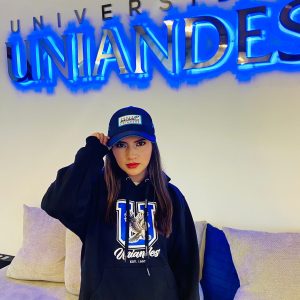 GORRA DE AUTOMOVILISMO AZUL CON CELESTE