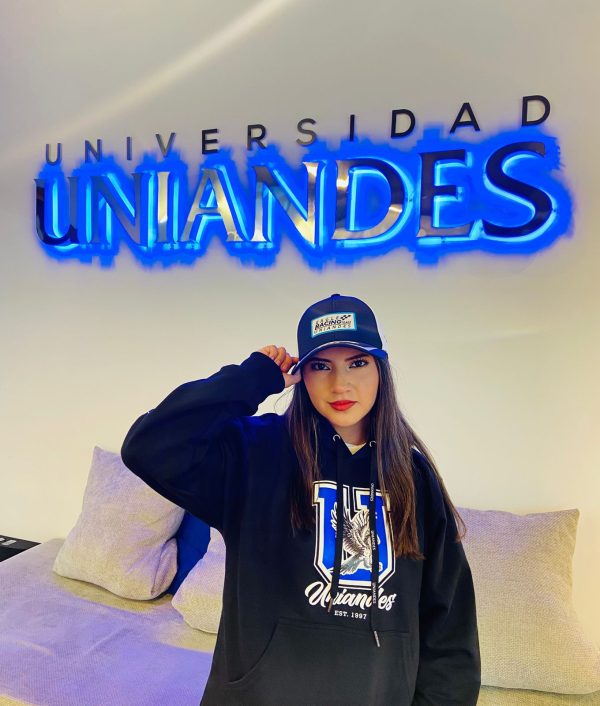 GORRA DE AUTOMÓVILISMO AZUL CON BLANCO