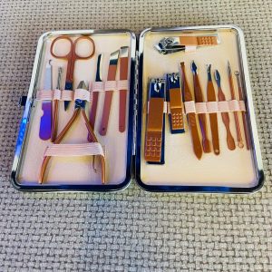 SET DE MANICURA 16PC ROSA UNIANDES